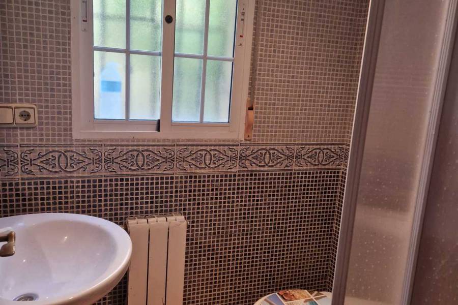 Resale - Detached - Lo Crispin