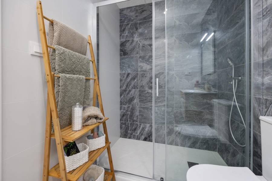 Nueva construcción  - Apartamento - San Miguel de Salinas - Pueblo