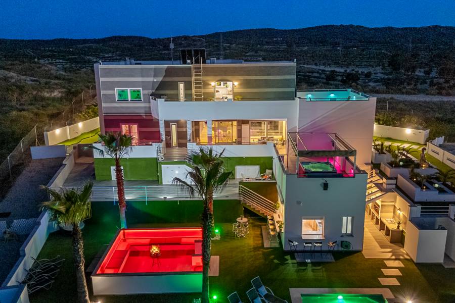 Resale - Detached - Torremendo