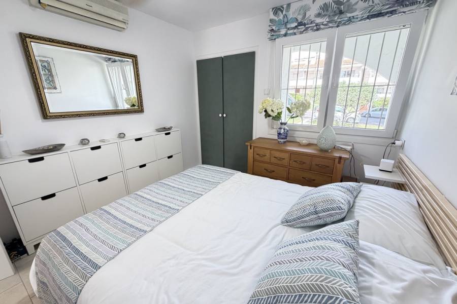 Resale - Apartment - Orihuela Costa - Villamartin