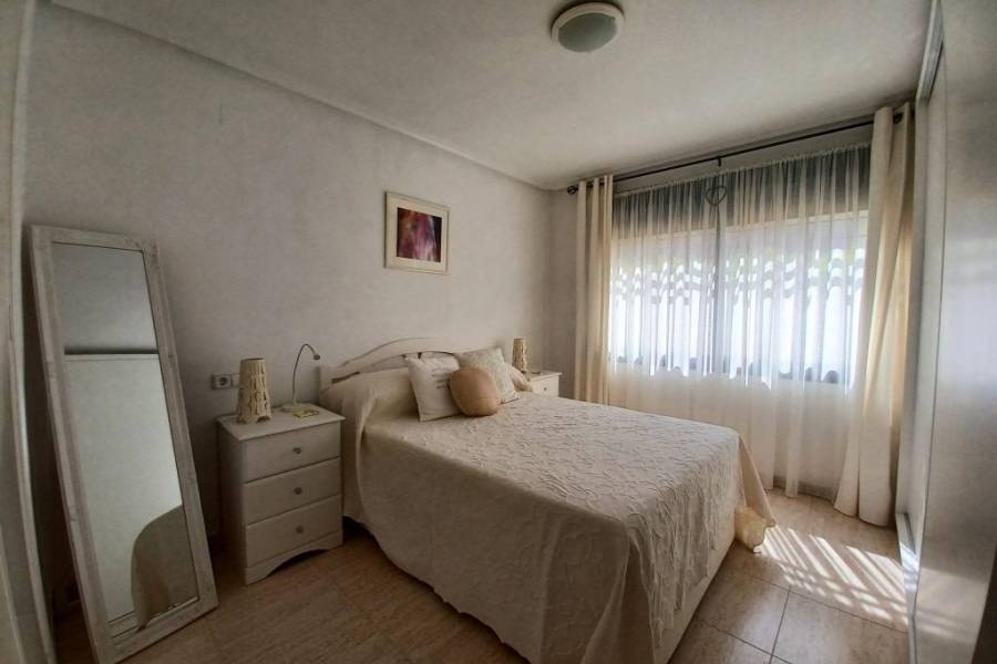 Resale - Apartment - Orihuela Costa - Campoamor