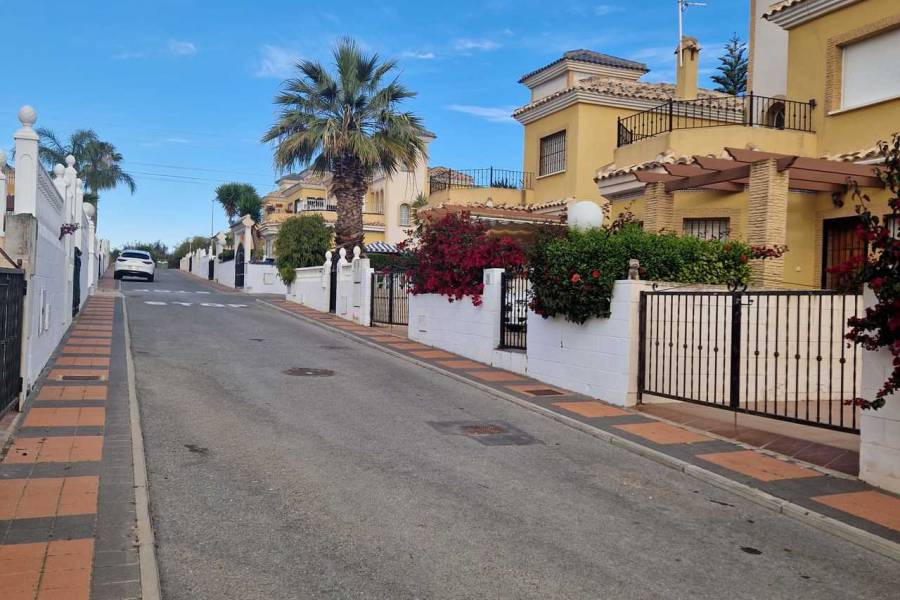 Resale - Detached - Lo Crispin