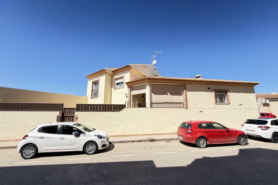 Resale - Townhouse - Pilar De La Horradada