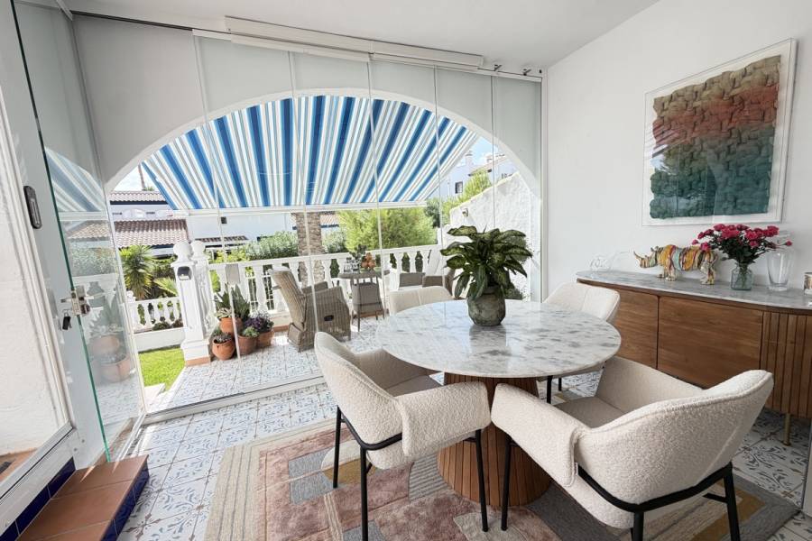 Resale - Apartment - Orihuela Costa - Villamartin