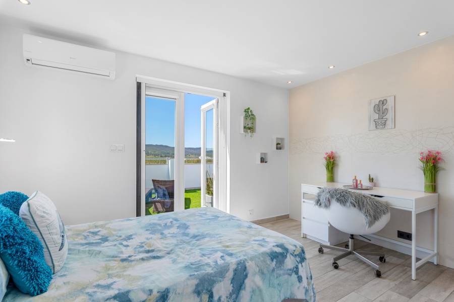 Resale - Detached - Torremendo