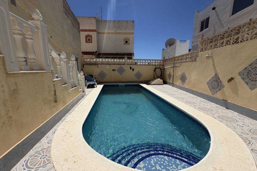 Reventa - Adosado - San Miguel de Salinas