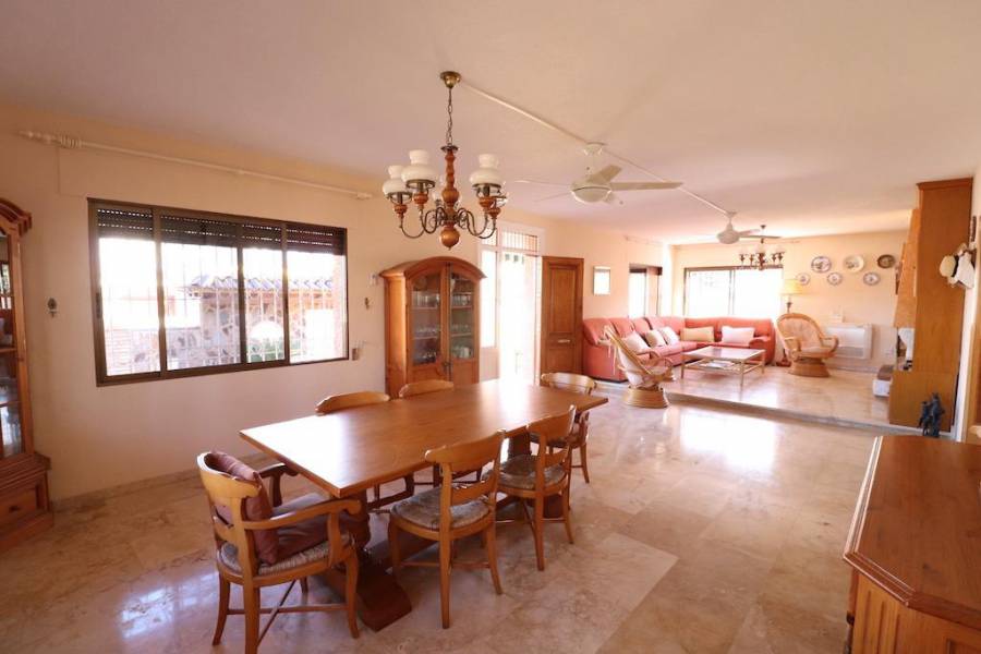 Resale - Detached - Cabo Roig - MUY CERCA DE LA PLAYA