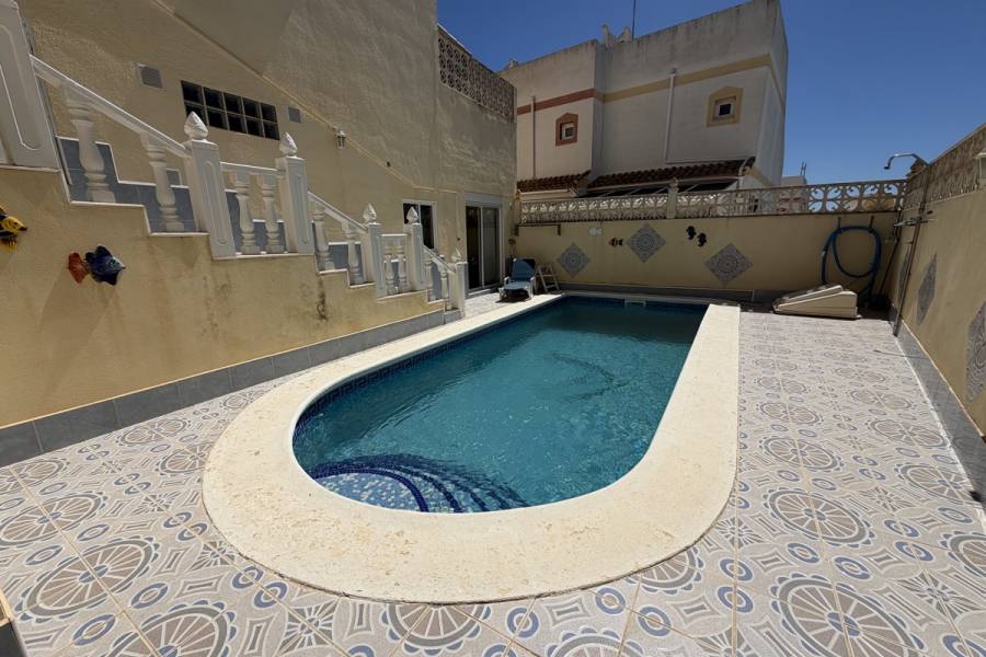 Reventa - Adosado - San Miguel de Salinas