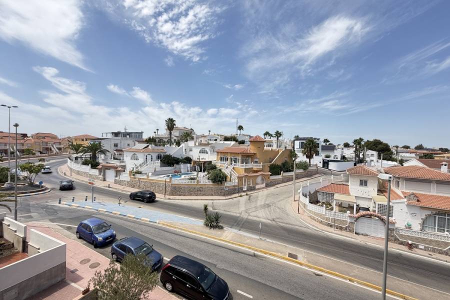 Resale - Apartment - Orihuela Costa - Villamartin