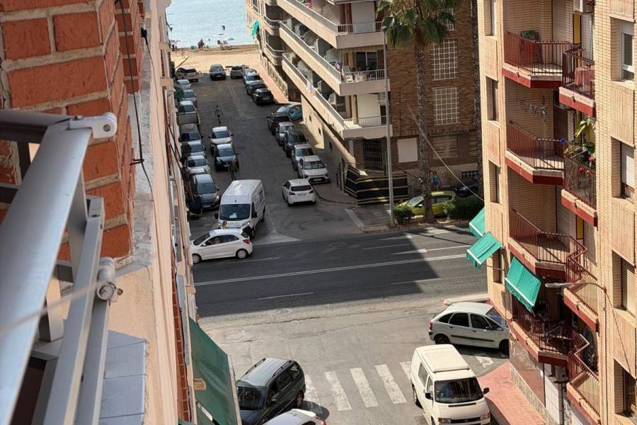 Resale - Apartment - Torrevieja - Acequion