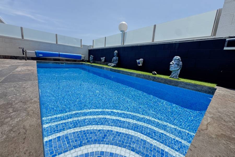 Reventa - Chalet - Orihuela Costa - Villamartin