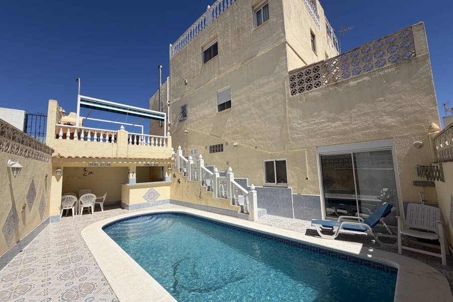 Reventa - Adosado - San Miguel de Salinas