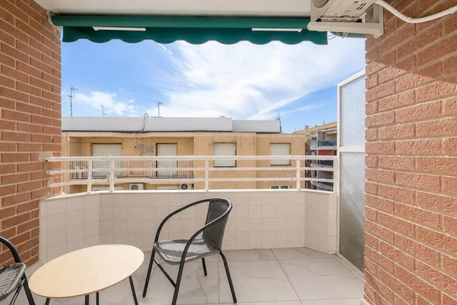 Resale - Apartment - Torrevieja - Acequion