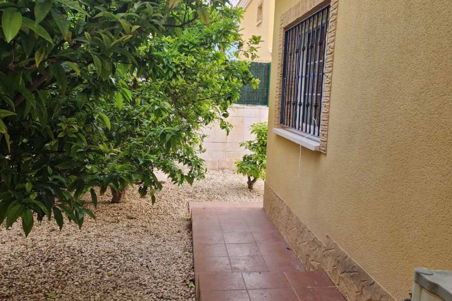 Resale - Detached - Lo Crispin