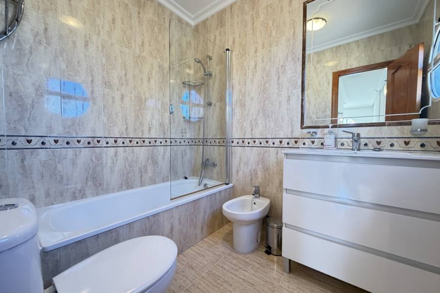 Reventa - Chalet - Orihuela Costa - Villamartin