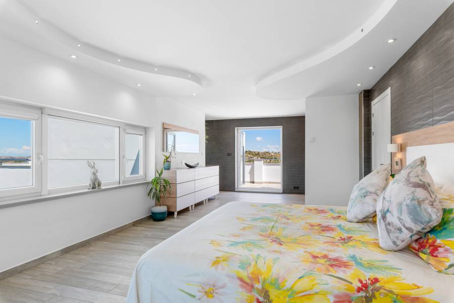 Resale - Detached - Torremendo