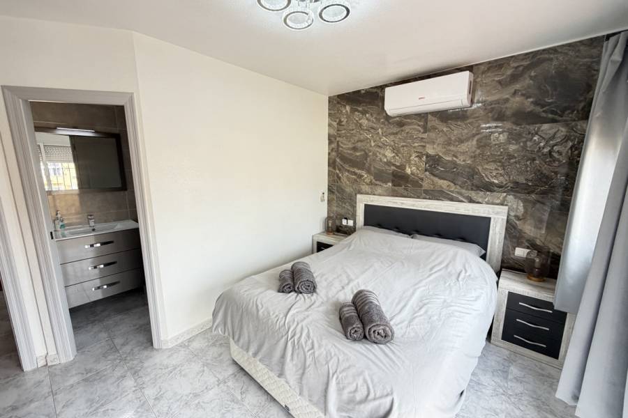 Reventa - Chalet - Orihuela Costa - Villamartin