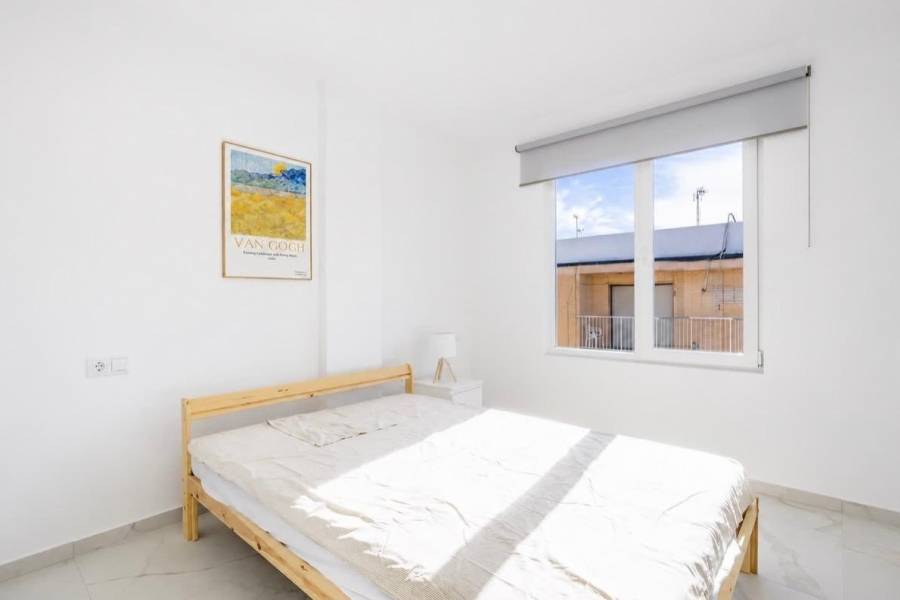 Resale - Apartment - Torrevieja - Acequion