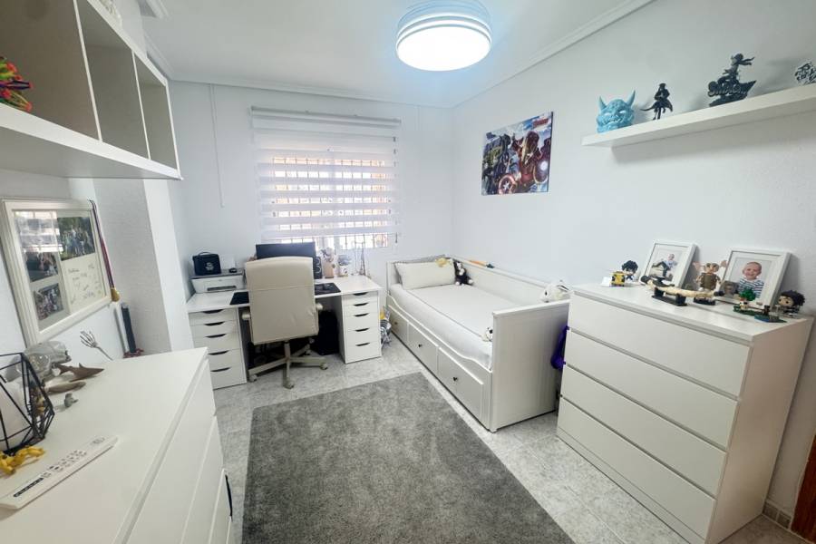 Reventa - Chalet - Orihuela Costa - Villamartin