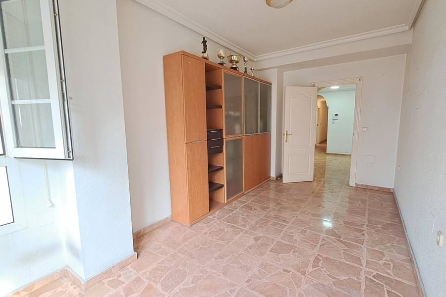 Resale - Apartment - Torrevieja