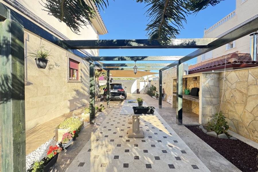 Bestaande bouw - Detached - Cabo Roig