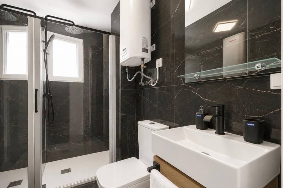 Resale - Apartment - Torrevieja - Acequion
