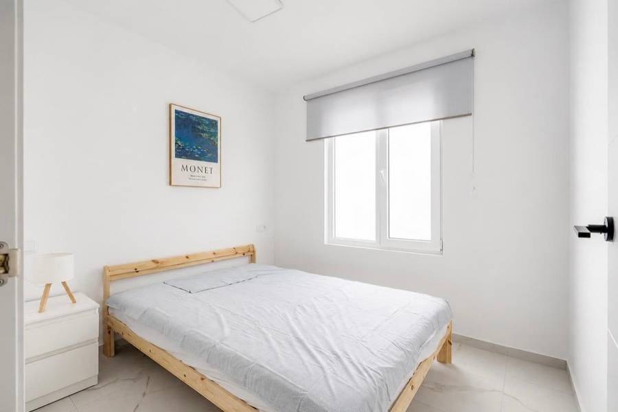 Resale - Apartment - Torrevieja - Acequion