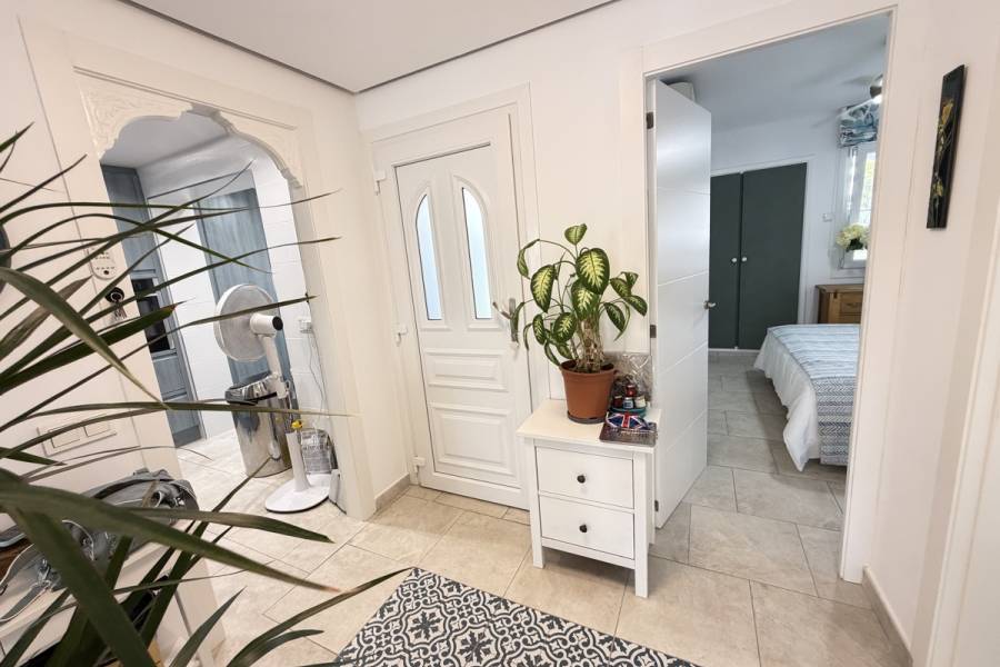 Resale - Apartment - Orihuela Costa - Villamartin