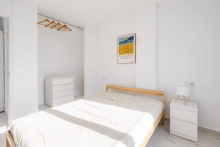 Resale - Apartment - Torrevieja - Acequion