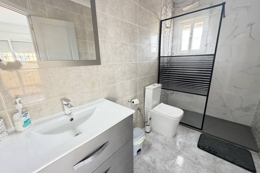 Reventa - Chalet - Orihuela Costa - Villamartin