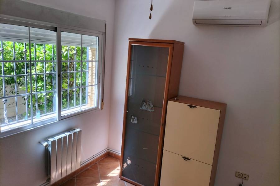 Resale - Detached - Lo Crispin