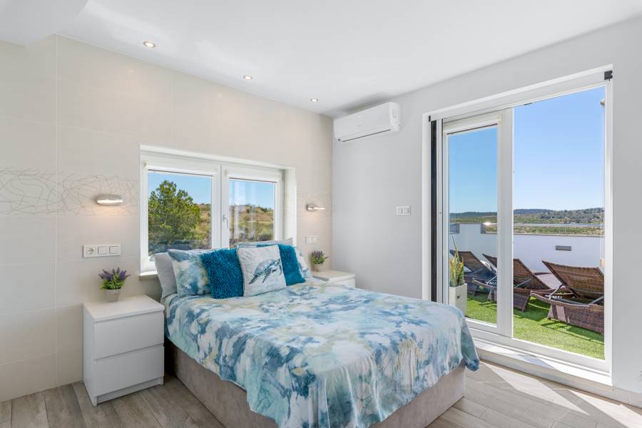 Resale - Detached - Torremendo