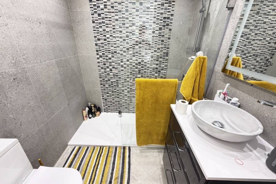 Resale - Apartment - Orihuela Costa - Villamartin