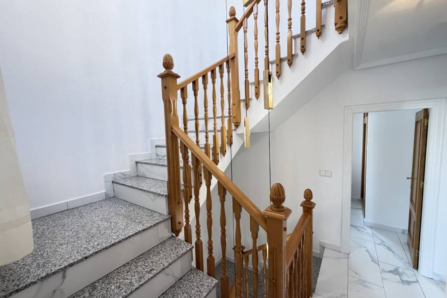 Resale - Detached - Orihuela Costa - Villamartin